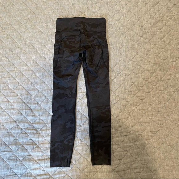 LULULEMON Fast & Free Leggings with Pockets. Size 4. - Picture 3 of 7